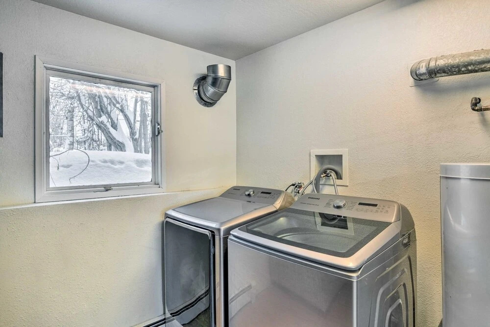 Pet Friendly West Anchorage Home Near Airport by RedAwning