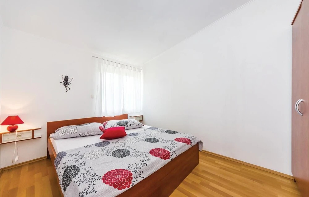 Beautiful Apartment in Maslenica With 3 Bedrooms and Wifi