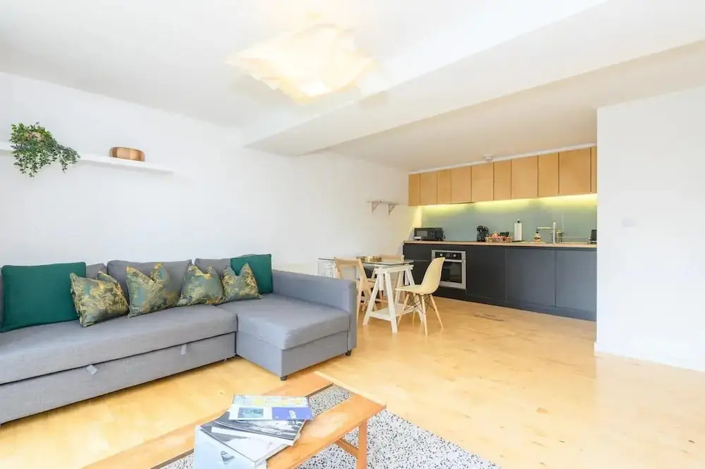 Leeds - Sleeps 4 - Free Parking