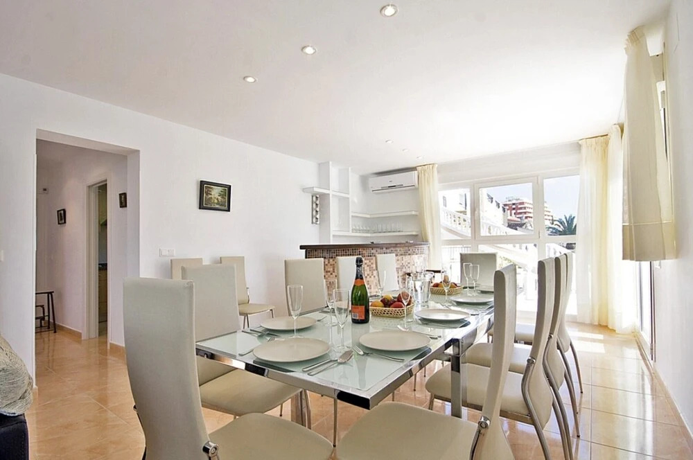 Villa - 6 Bedrooms with Pool and WiFi - 105005