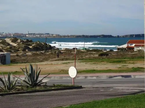 SurfMoments House & School