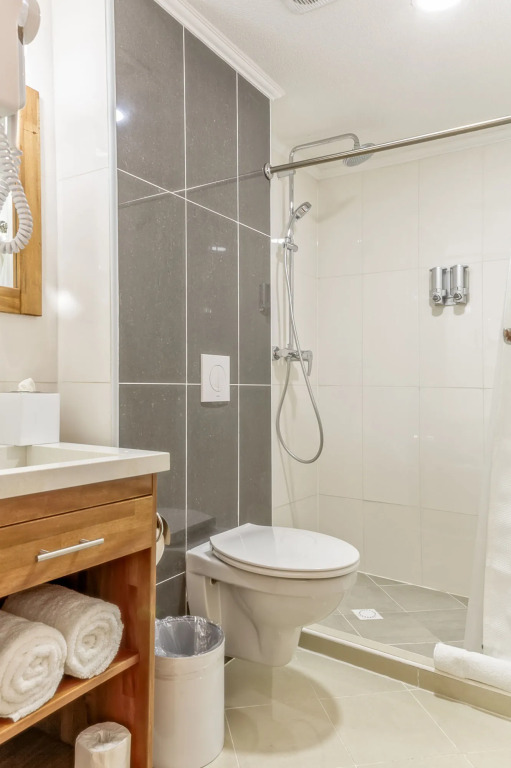 Majestic City Suites & Beach Hotel