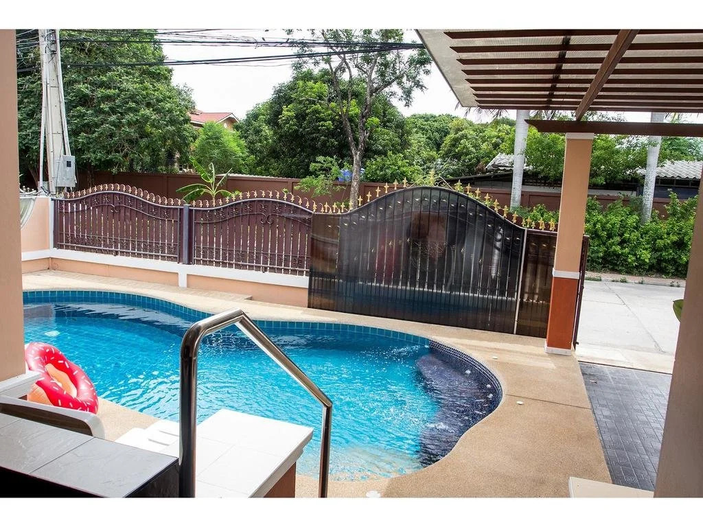 I-Rin Poolvilla