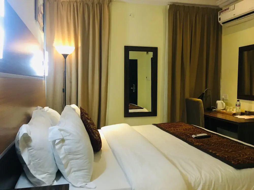 StoneSide Hotel And Apartments