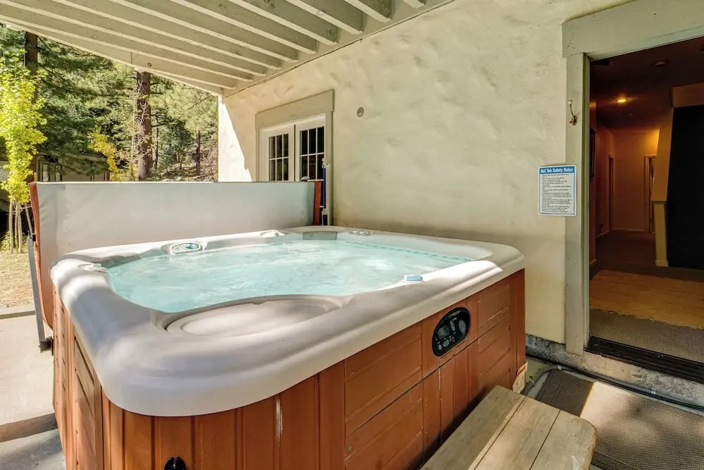 1 Mi to Lift! Olympic Valley Chalet w/ Hot Tub