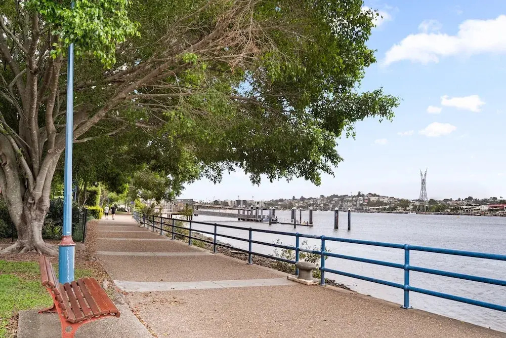 Stylish Riverside 2-bedroom Apartment in Teneriffe