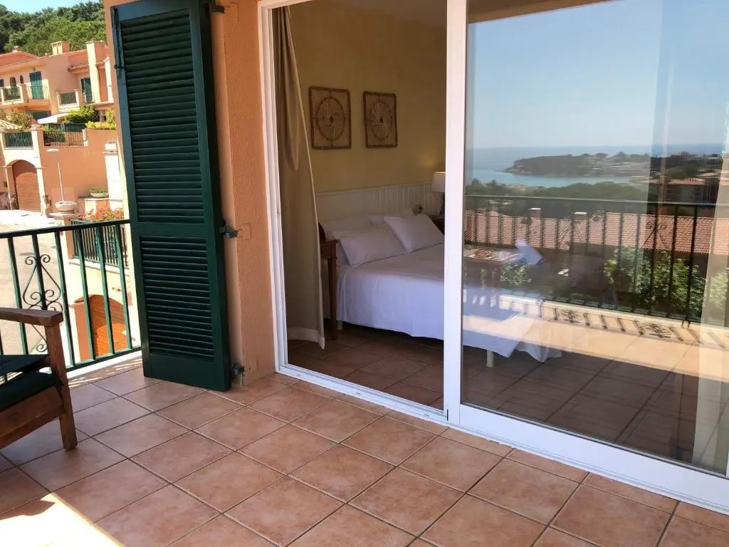 SAGARÓ SEA HOUSE-GARDEN-BARBACUE-8 PAX-SEA VIEW