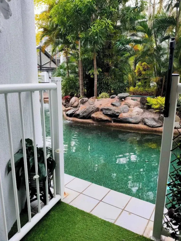 2 Bedroom Condo "w" Pool Entrance off Your Balcony