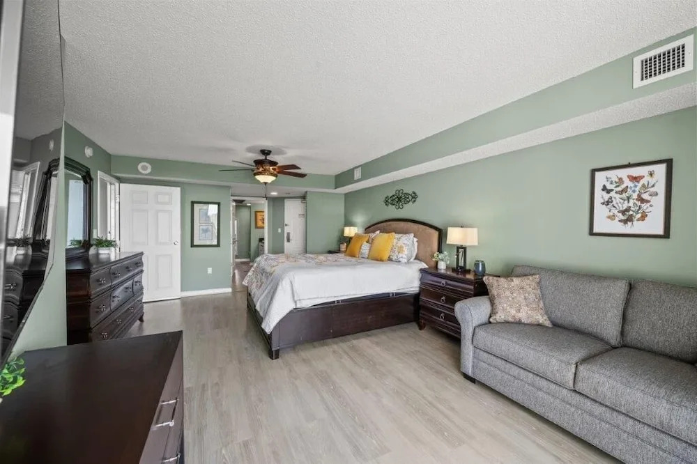 Yacht Club Villas #2-502