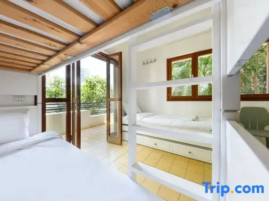 Spacious 3BR Penthouse w Rooftop 7 min from Beach