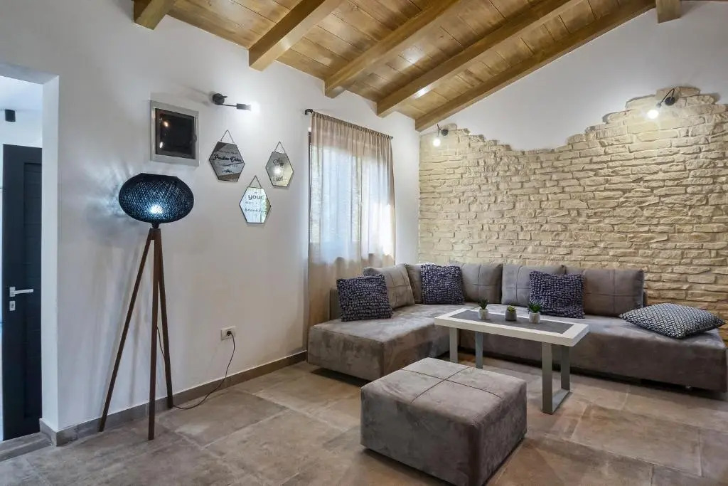 Cozy, Spacious and Fenced Holiday Home Near the Sea