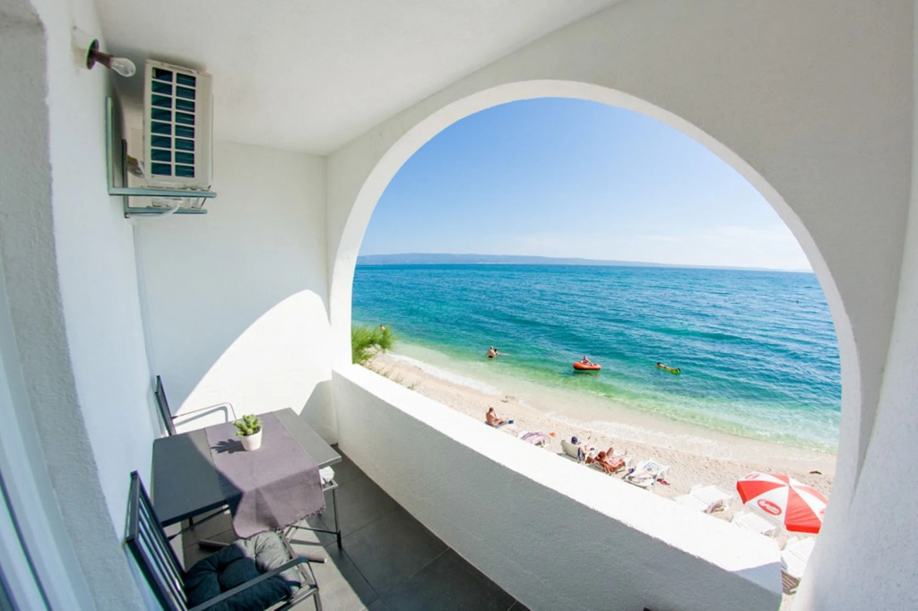 Villa Tamaris on the beach