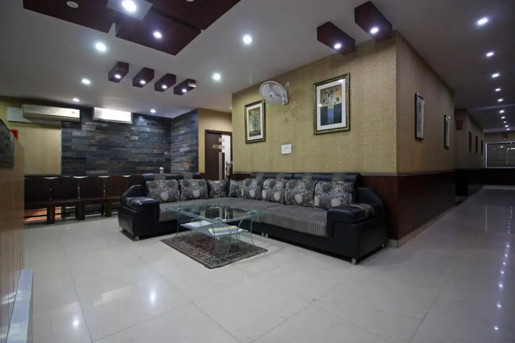 OYO 2206 Hotel Rajawat Manor