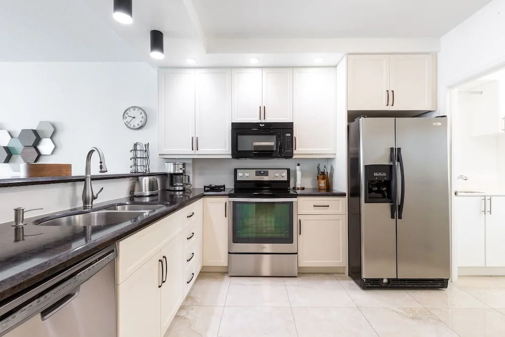 Le Marina Bay 408 by Go Florida Condo, Sunny Isles