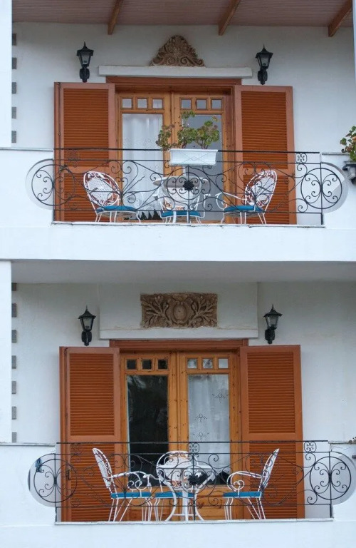 Pantheon Studios & Apartments