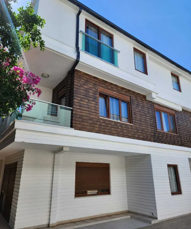 Lara Breeze Homes