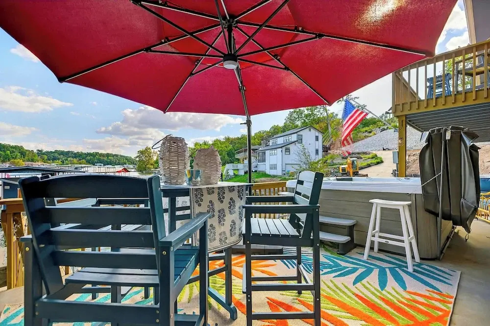 Lake Home Oasis - Sleeps 18