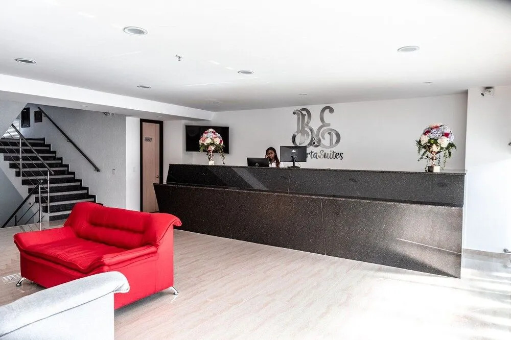B&E Aparta-Suites Hotel