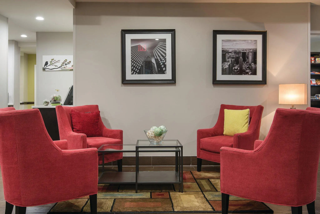 La Quinta Inn & Suites Brooklyn East