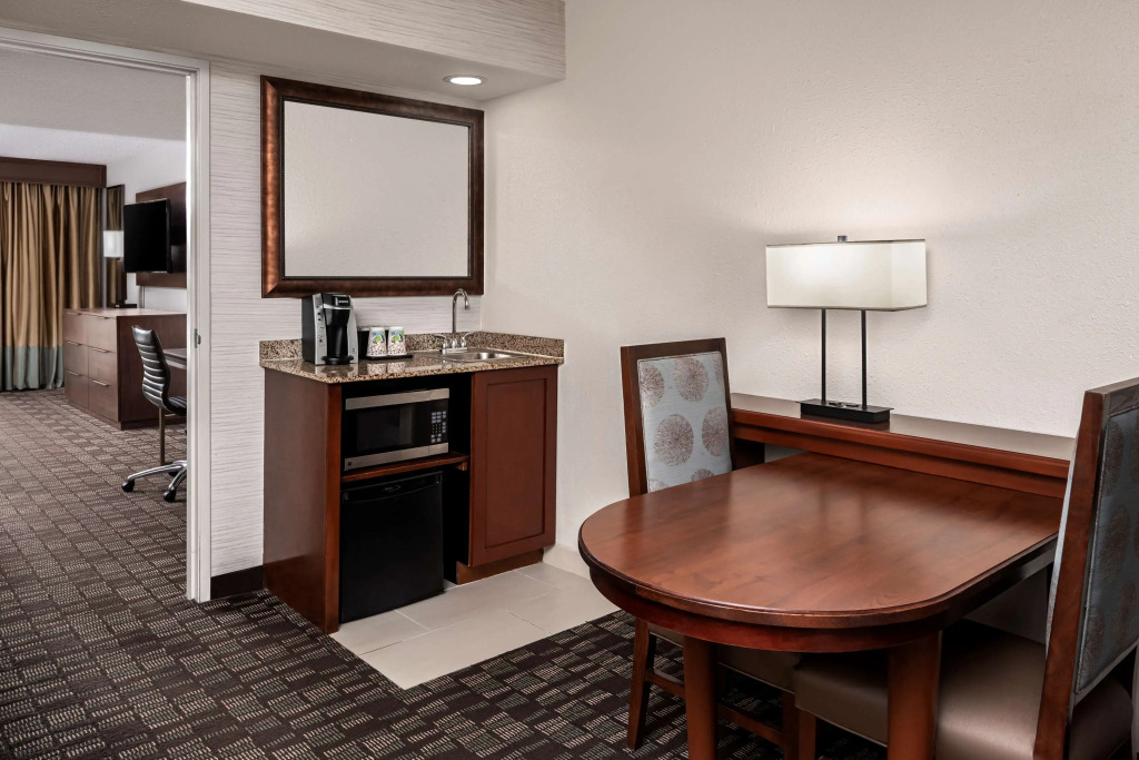 Embassy Suites by Hilton Nashville Airport