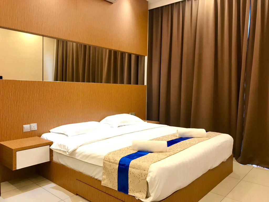Sunset Seaview Vacation Condos @ IMAGO Shopping Mall