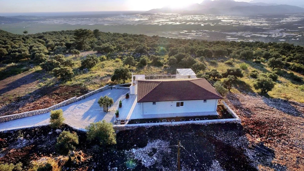 KAL2200 Villa Zeytin Uzumlu 2 Bedrooms