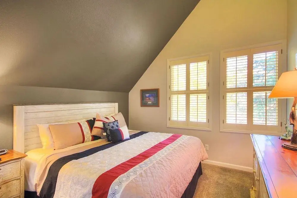 Bear Pine 4 Br home by RedAwning