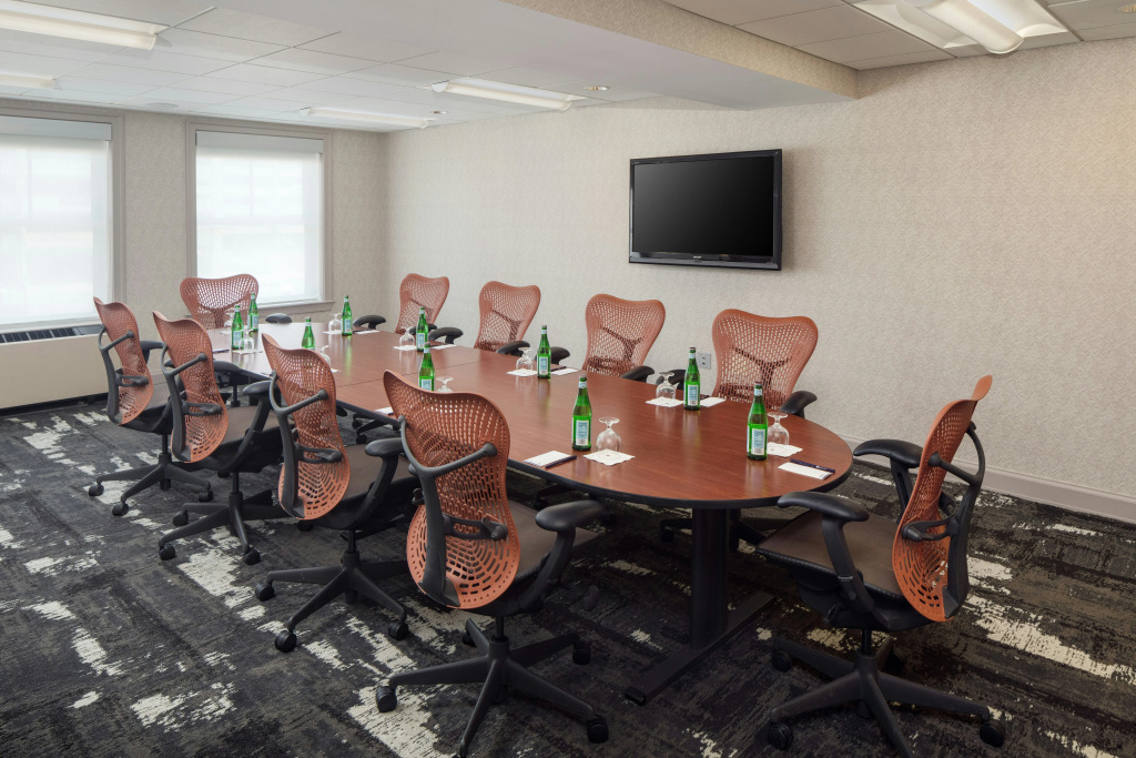 DoubleTree Suites by Hilton Hotel Detroit Downtown - Fort Shelby
