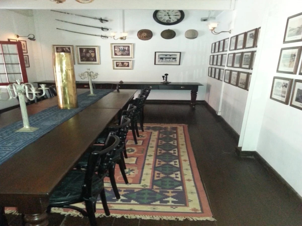 Royal Bar & Hotel