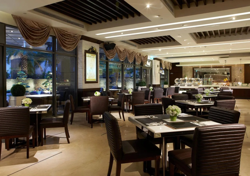 S Aura Hotel