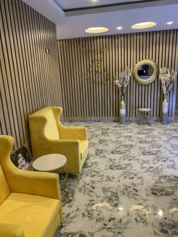 Jf Royal Hotel & Suites