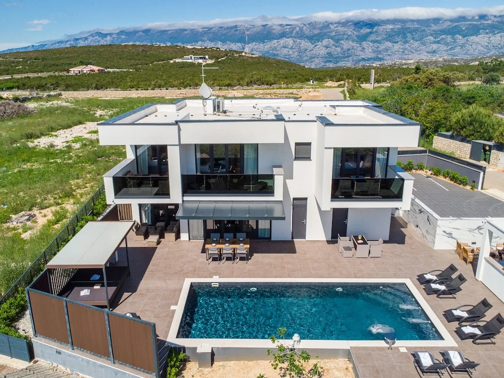 Villa Luna- Private Heated Pool