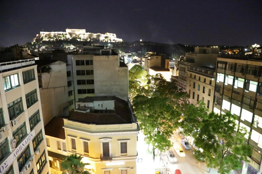 Flat in Monastiraki with stunning view of Acropolis
