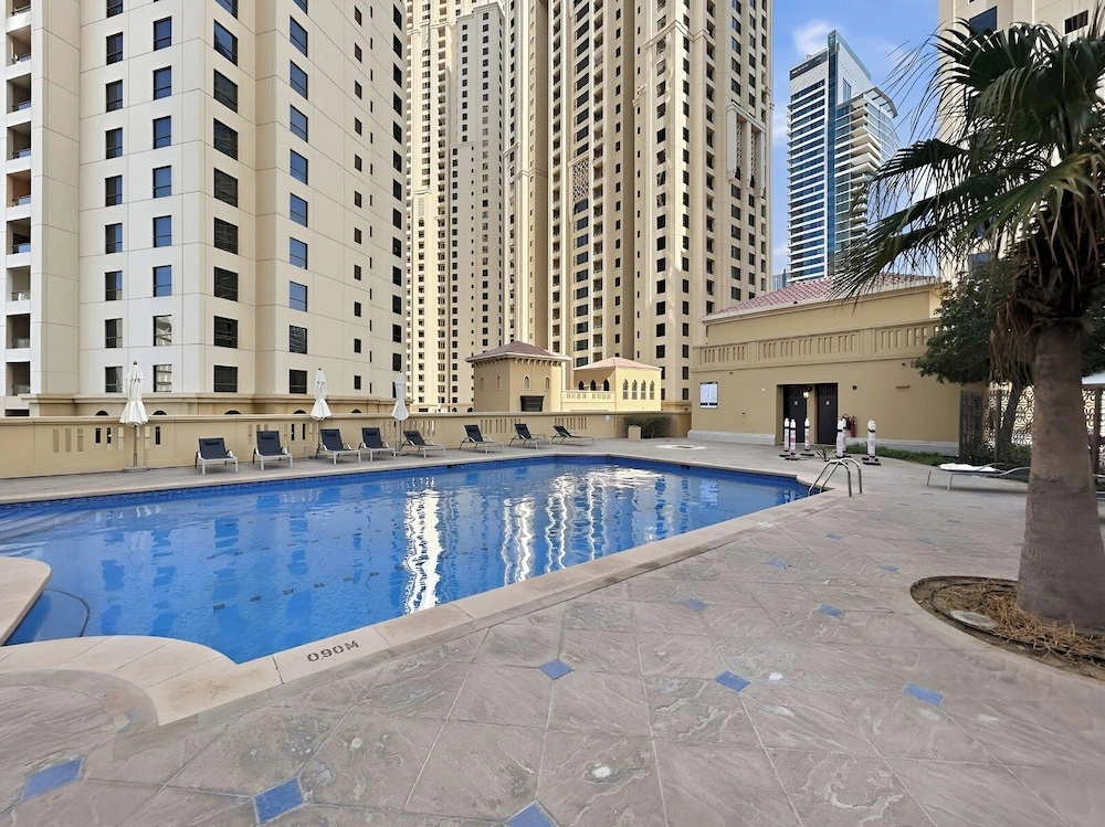 Fully Upgraded 2BR Direct Beach Access