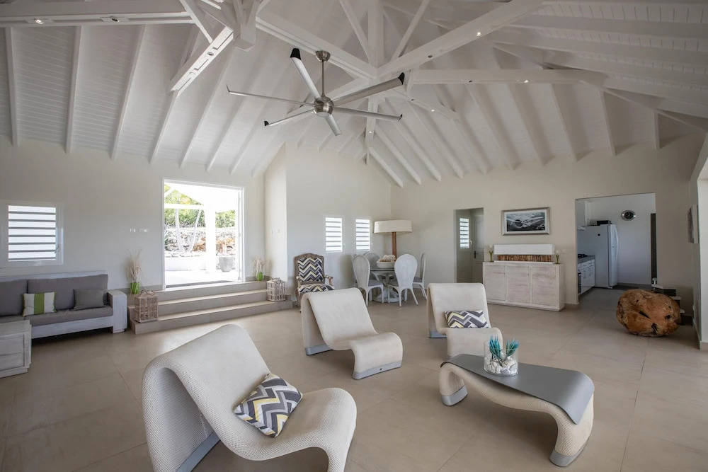 Walk to the Beach! Fabulous Villa With Huge Heated Pool, AC, Free Wifi, Ideal for Groups