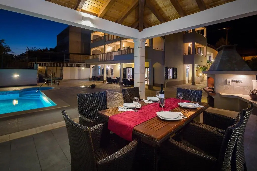 Beachfront Apartments Lara
