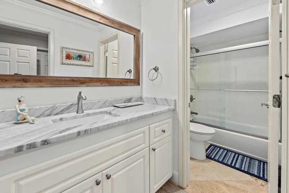 Elegant 4BD 4Ba with Stunning Ocean Views and direct Beach & Pool Access