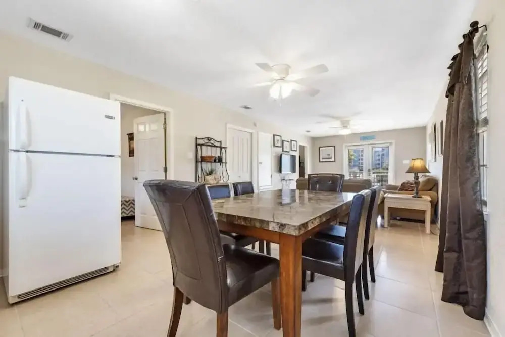 Byron's Beach House