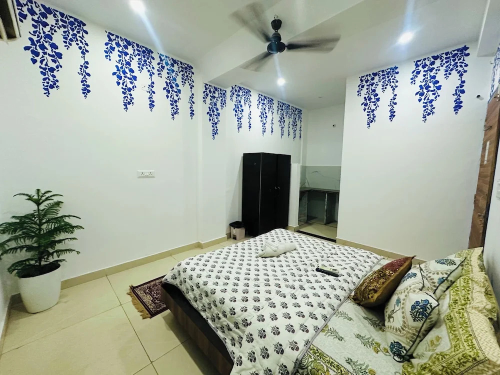 Hotel Radha Ratan Inn