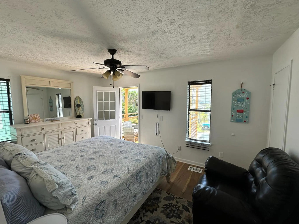 5810 Beach Drive Unit B