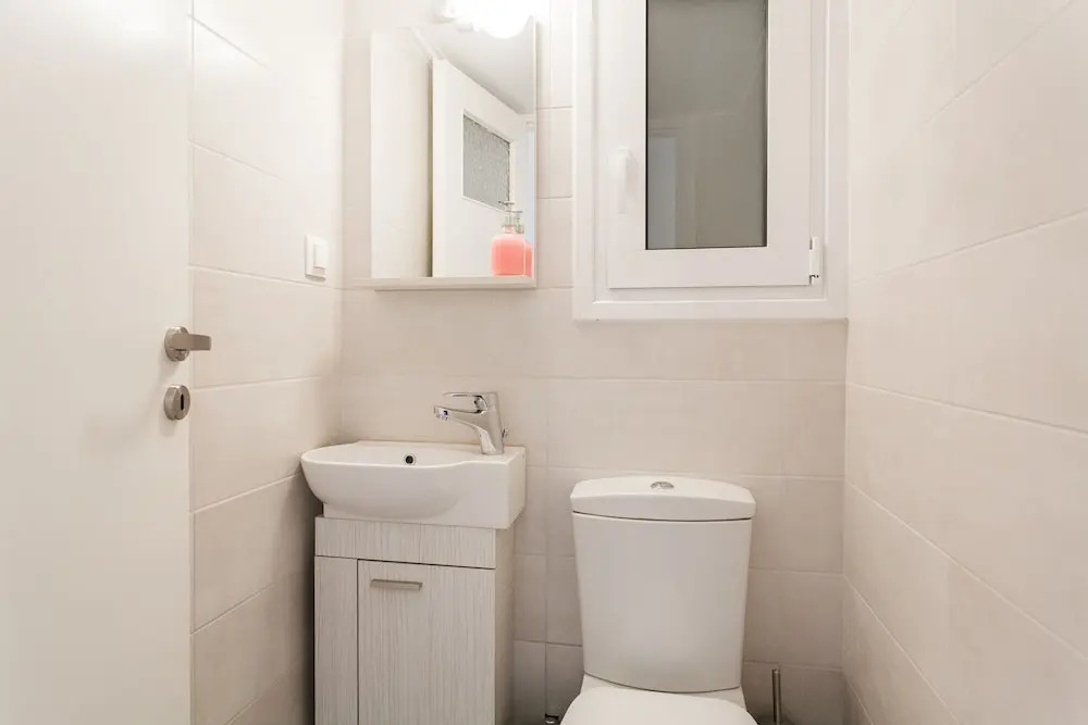 Chill like a local in Condo near historical sites!