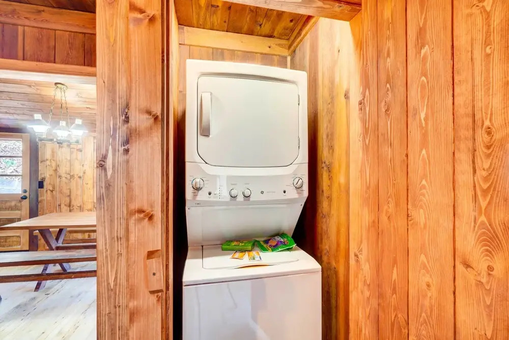 Gatlinburg Cabin: Hot Tub & River Views