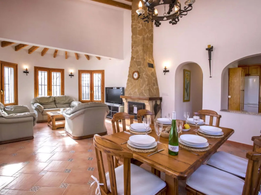 House Ruisenor Falcone