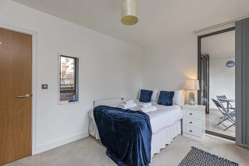Stylish 2-bed flat w/ terrace in South East London