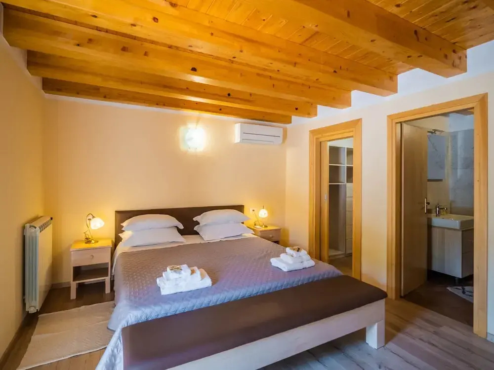 Peaceful Villa in Rakalj with Swimming Pool