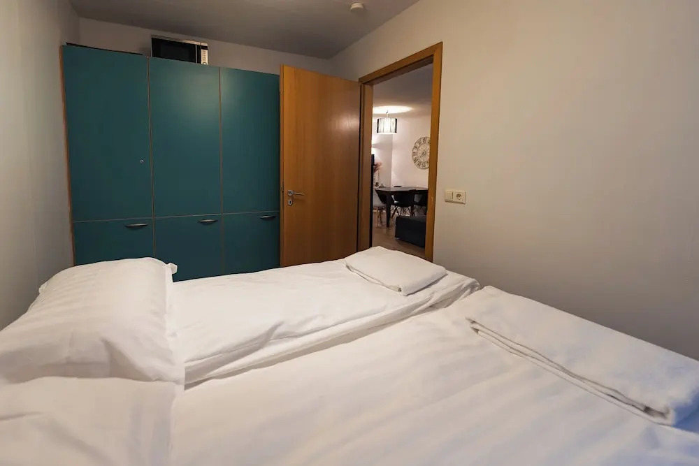 LL Properties - H99 Main Street Stay