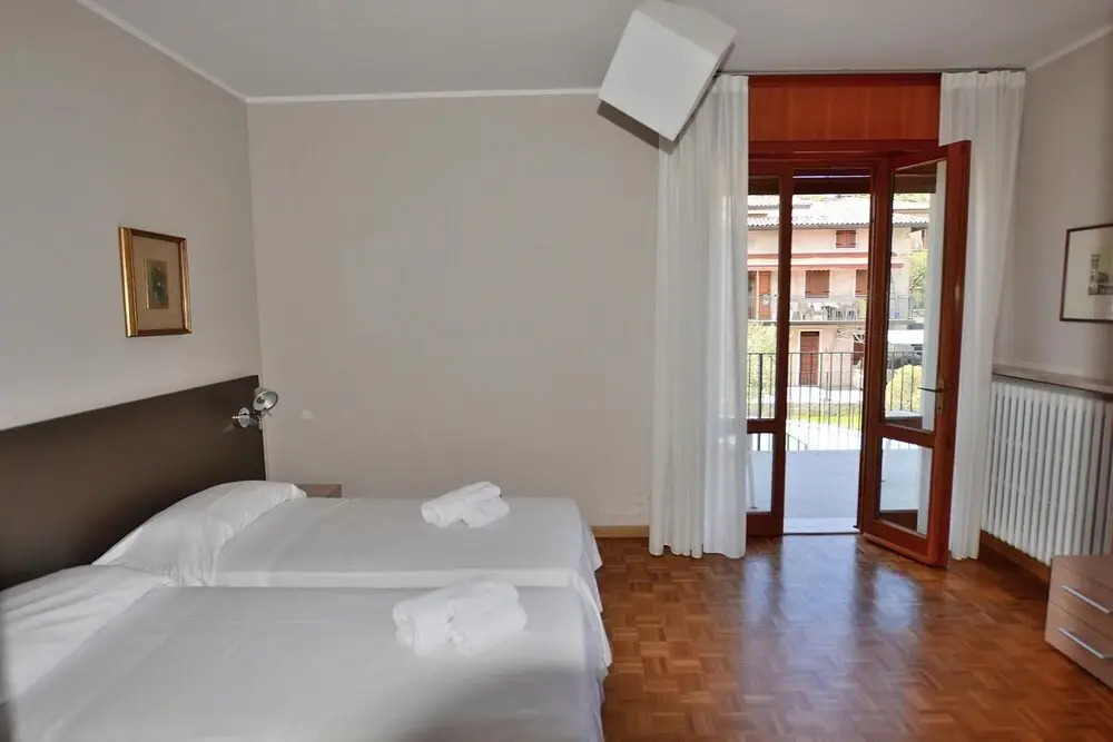 C Le Terrazze - 10 Sleeps With Shared Pool in Garda