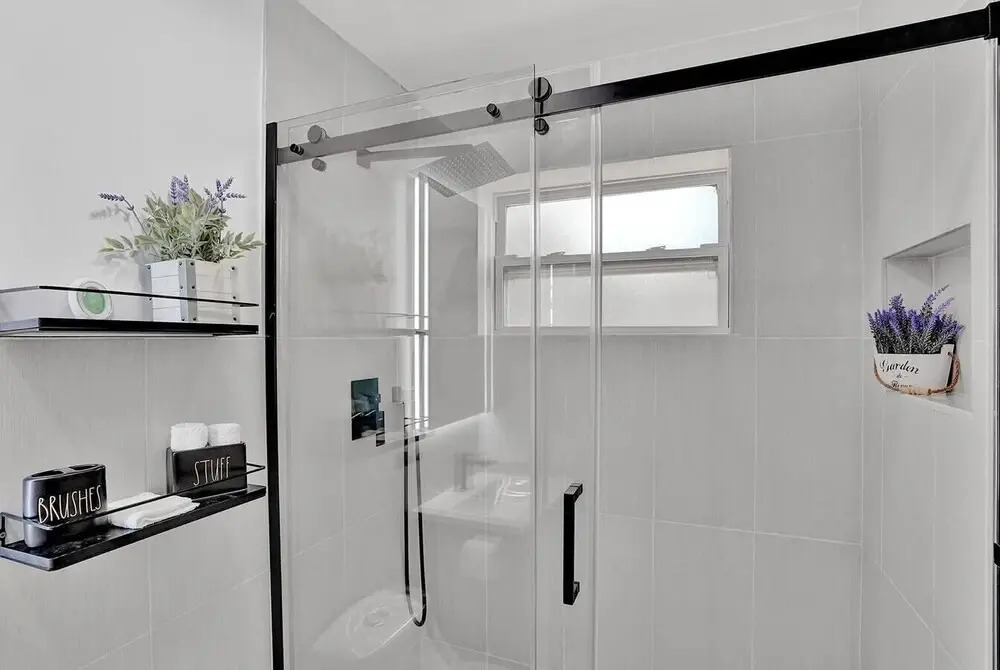 Modern Hallandale Apt w/ Backyard Near Beach