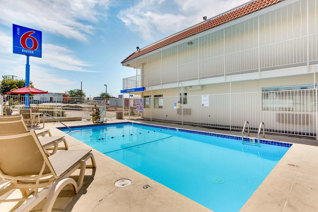 Motel 6-Albuquerque, NM - Carlisle