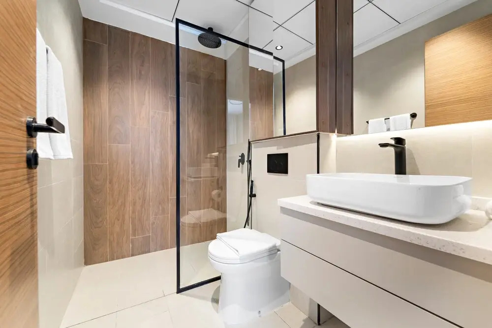 Luxurious 1 Bedroom Retreat With Pool gym and Game